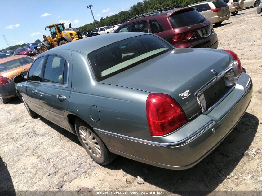 2004 Lincoln Town Car Signature VIN: 1LNHM81W54Y604025 Lot: 39516394