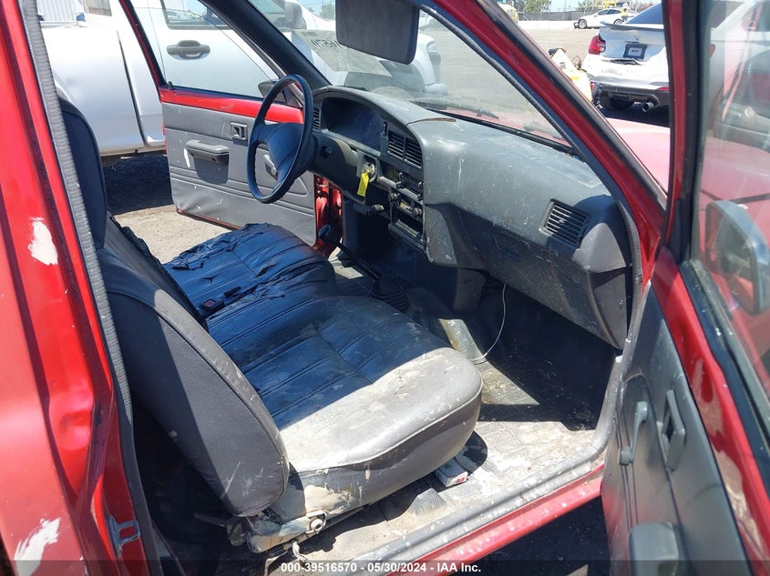 1989 Toyota Pickup 1/2 Ton Sht Wheelbase Dlx VIN: JT4RN81P1K0028590 Lot: 39516570