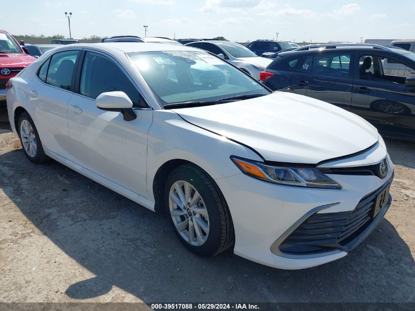 TOYOTA CAMRY LE 2024