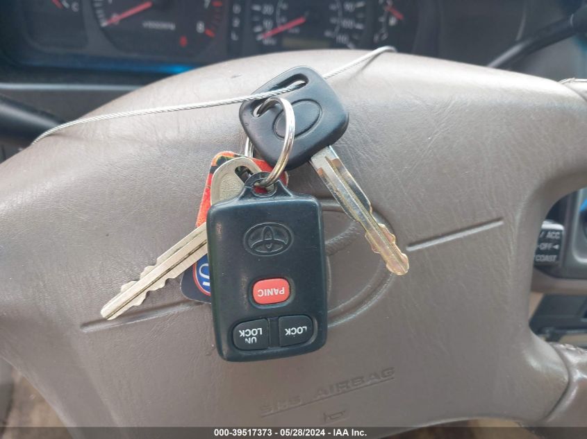 1998 Toyota Sienna Xle VIN: 4T3ZF13C2WU047584 Lot: 39517373