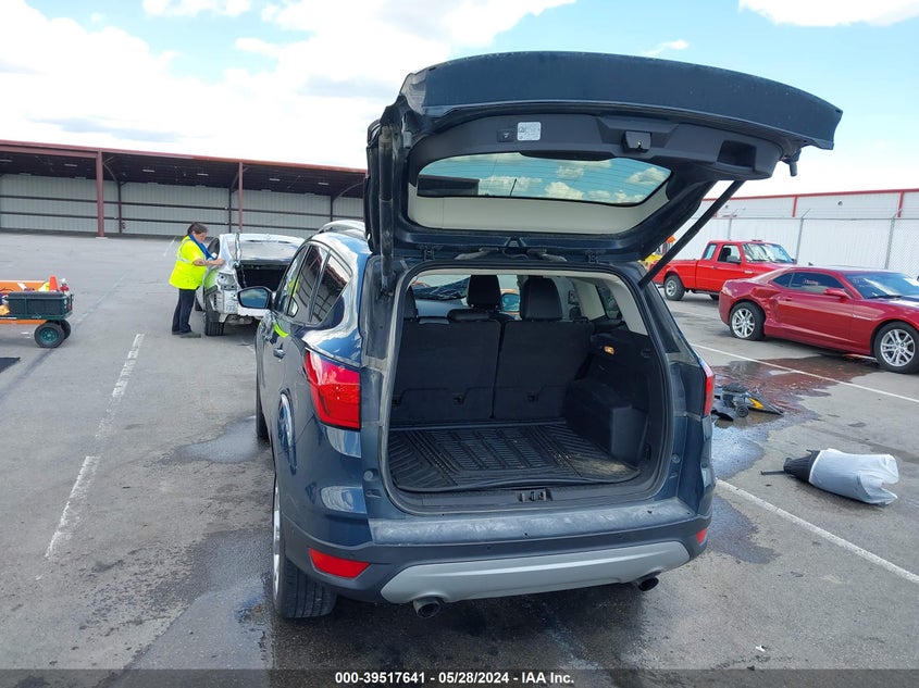 VIN 1FMCU9J93KUB64837 2019 FORD ESCAPE TITANIUM