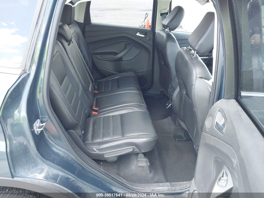 VIN 1FMCU9J93KUB64837 2019 FORD ESCAPE TITANIUM