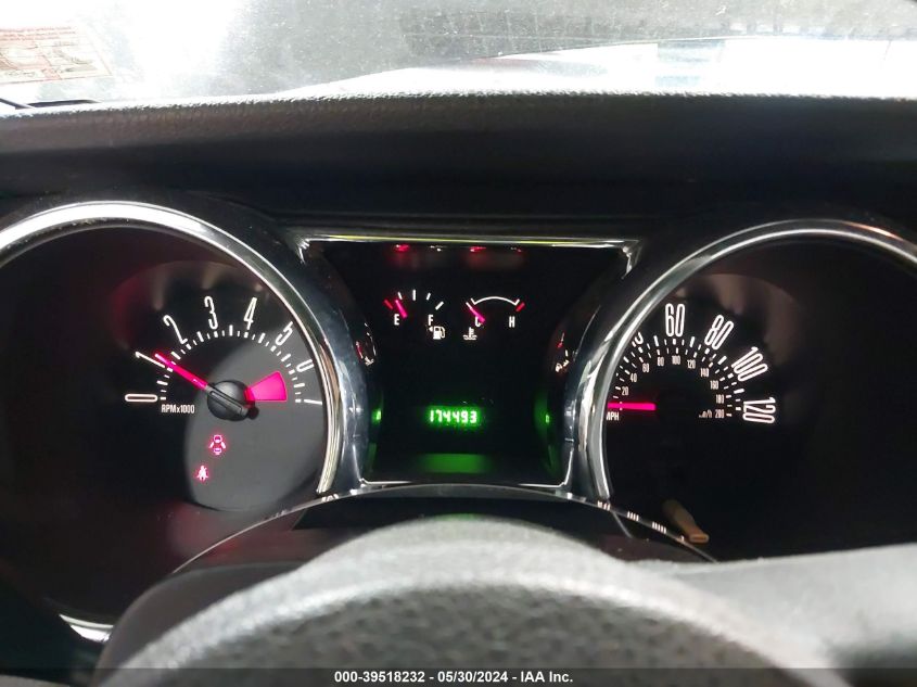 2005 Ford Mustang V6 Deluxe/V6 Premium VIN: 1ZVFT80N655137074 Lot: 39518232