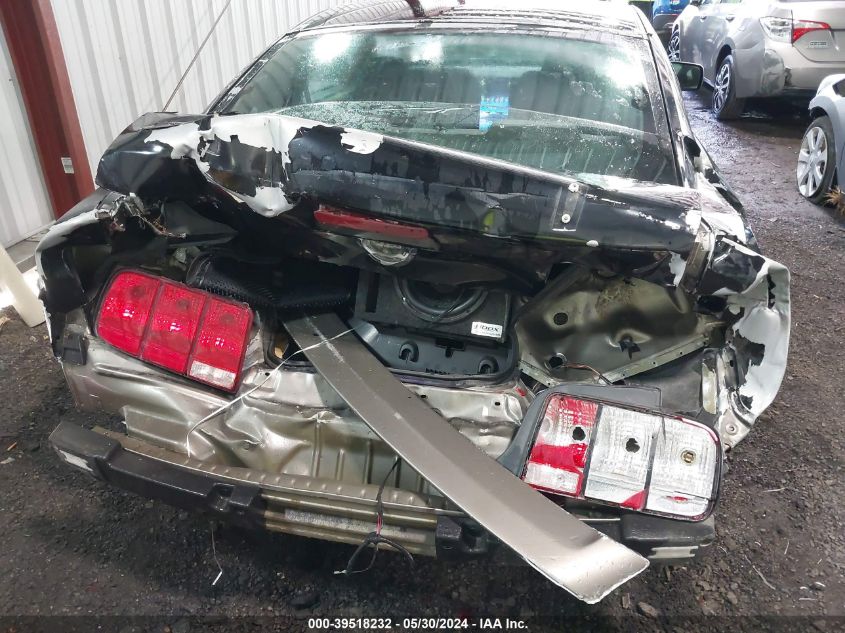 2005 Ford Mustang V6 Deluxe/V6 Premium VIN: 1ZVFT80N655137074 Lot: 39518232