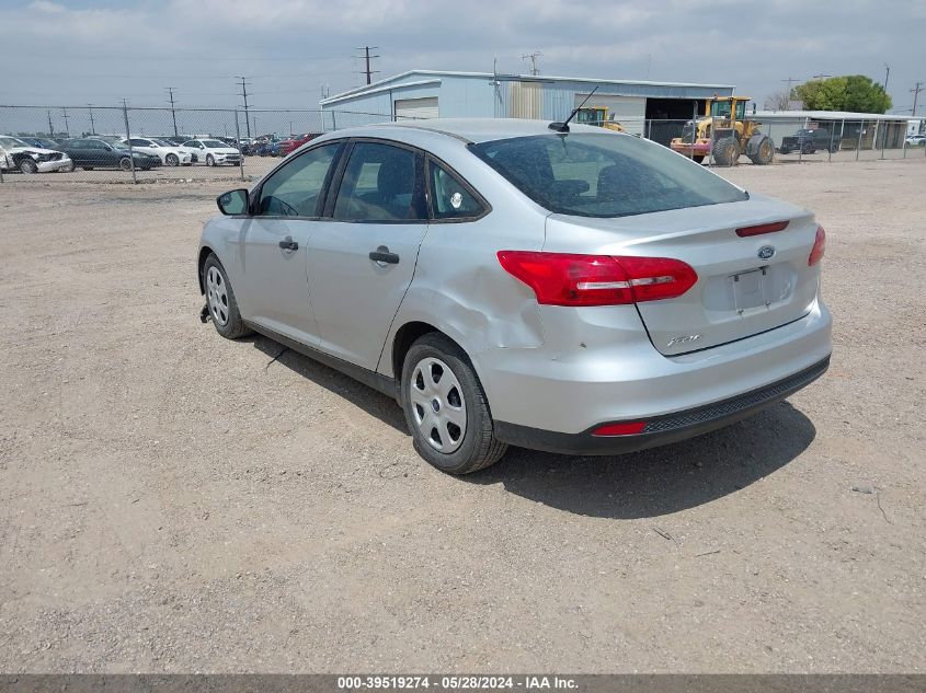 2018 Ford Focus S VIN: 1FADP3E27JL303033 Lot: 39519274