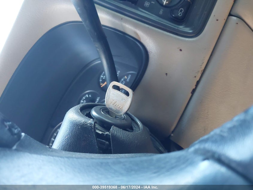 2001 Chevrolet Silverado 1500 Ls VIN: 1GCEK19T11E176417 Lot: 39519368