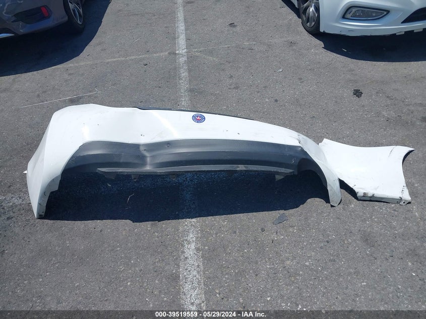 2015 Toyota Corolla Le VIN: 5YFBURHE7FP330198 Lot: 39519559