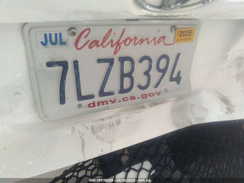 2015 Toyota Corolla Le VIN: 5YFBURHE7FP330198 Lot: 39519559