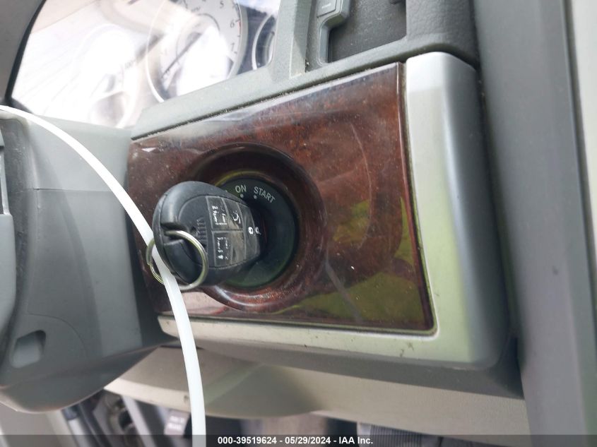 2010 Chrysler Town & Country Touring VIN: 2A4RR5D12AR266764 Lot: 39519624