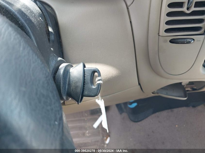 2000 Ford F-150 Lariat/Work Series/Xl/Xlt VIN: 1FTRX17LXYNB73290 Lot: 39520278