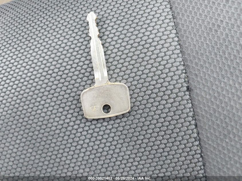 2003 Toyota Matrix Xr VIN: 2T1KR32E83C032696 Lot: 39521483