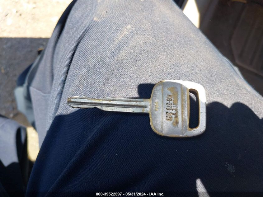 2003 Toyota Corolla Le VIN: 2T1BR32E13C160651 Lot: 39522597