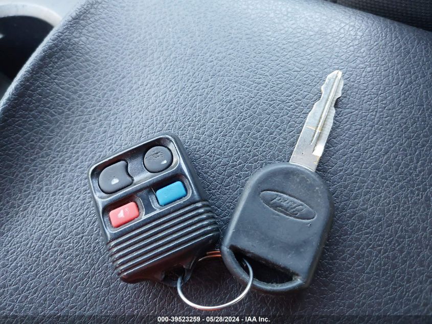 2005 Ford Mustang V6 Deluxe/V6 Premium VIN: 1ZVFT80N355183896 Lot: 39523259