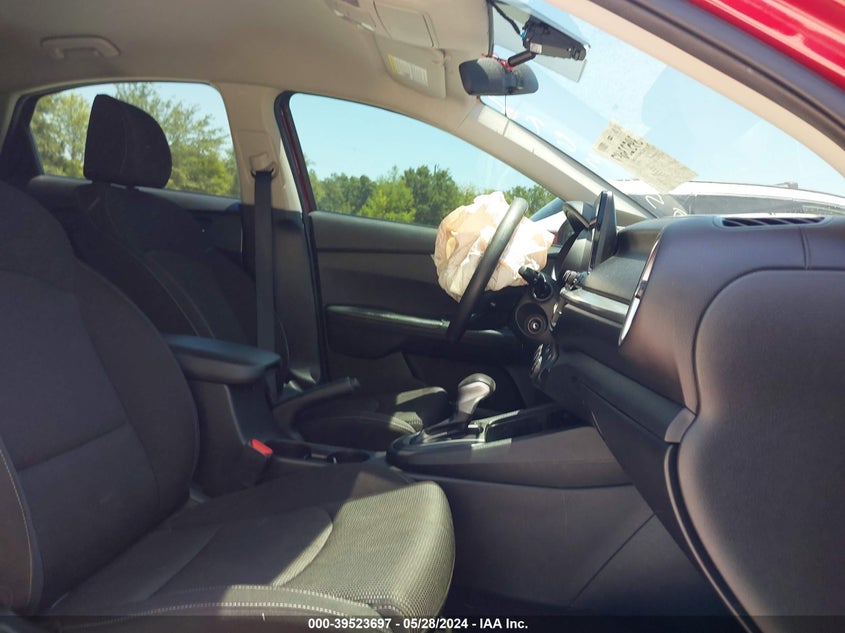 VIN 3KPF24AD9ME335073 2021 KIA FORTE LXS