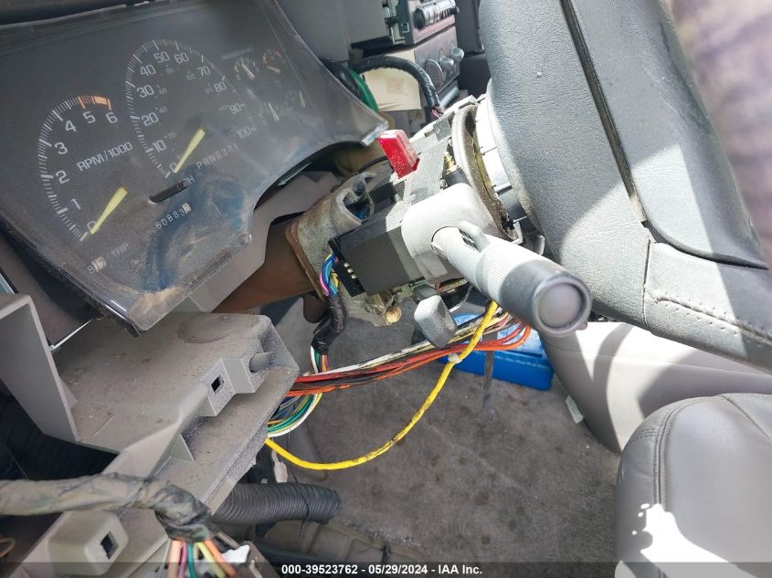 1996 Chevrolet Suburban K1500 VIN: 3GNFK16R7TG155104 Lot: 39523762