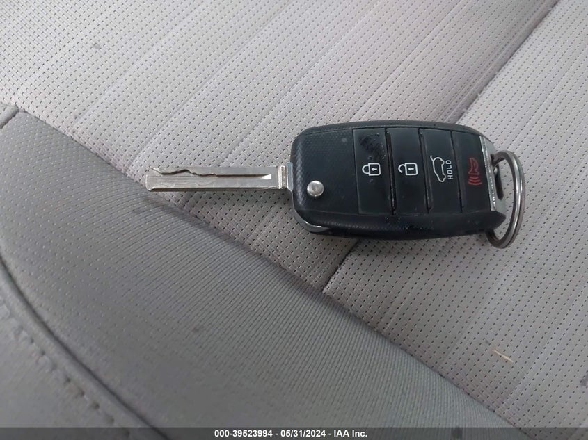 VIN KNDPMCACXH7237823 2017 KIA SPORTAGE LX