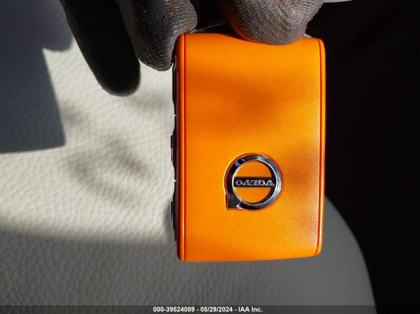 2024 Volvo Xc60 B5 Core Dark Theme VIN: YV4L12RK1R1740042 Lot: 39524089