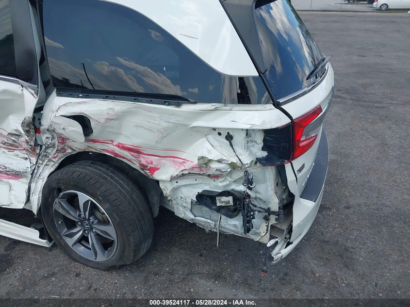 2018 Honda Odyssey Touring VIN: 5FNRL6H83JB002775 Lot: 39524117