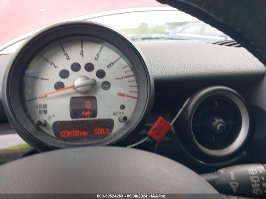 2011 Mini Cooper VIN: WMWSU3C51BTX96472 Lot: 39524253