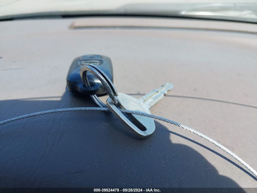 2000 Toyota Camry Le VIN: JT2BG22K7Y0526323 Lot: 39524478