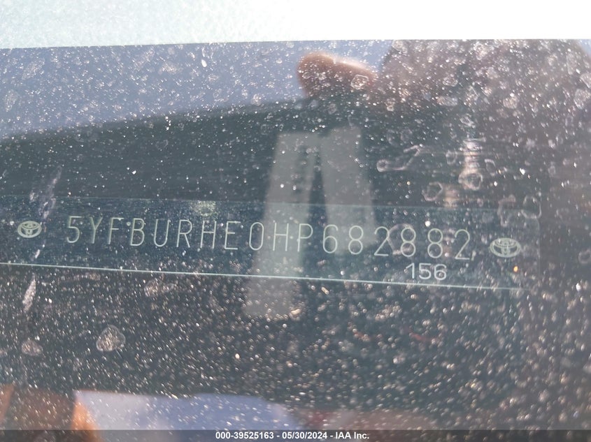 2017 Toyota Corolla Le VIN: 5YFBURHE0HP682882 Lot: 39525163