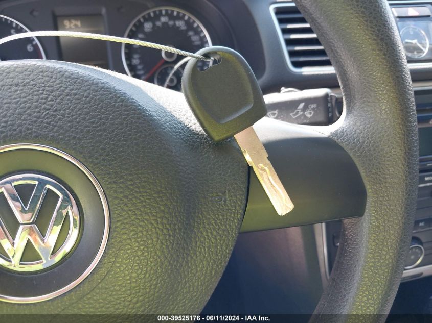 2013 Volkswagen Passat 2.5L S VIN: 1VWAP7A34DC098971 Lot: 39525176