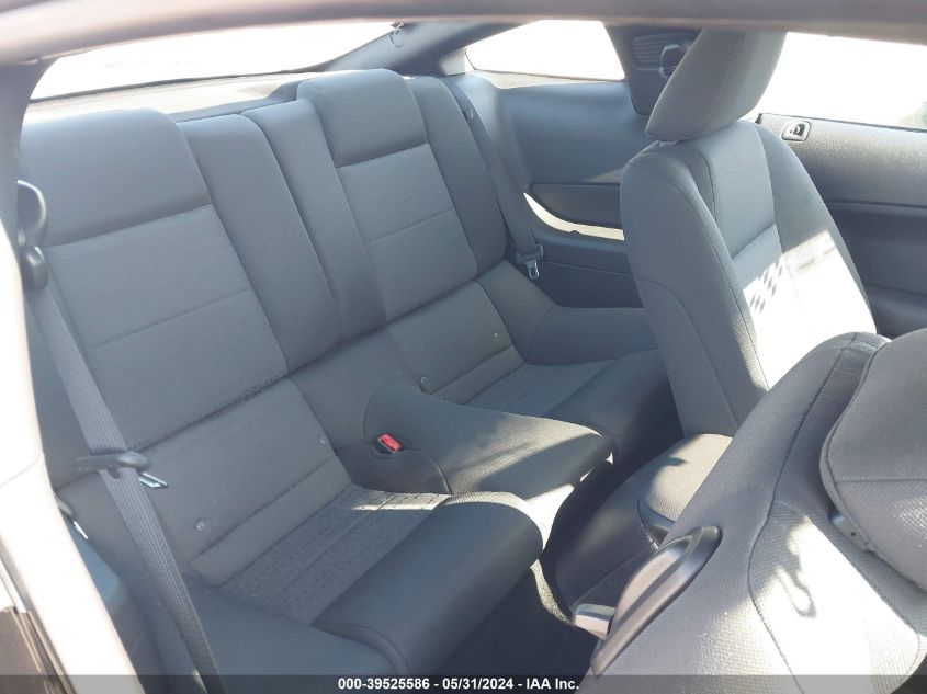 2005 Ford Mustang V6 Deluxe/V6 Premium VIN: 1ZVFT80N255126380 Lot: 39525586