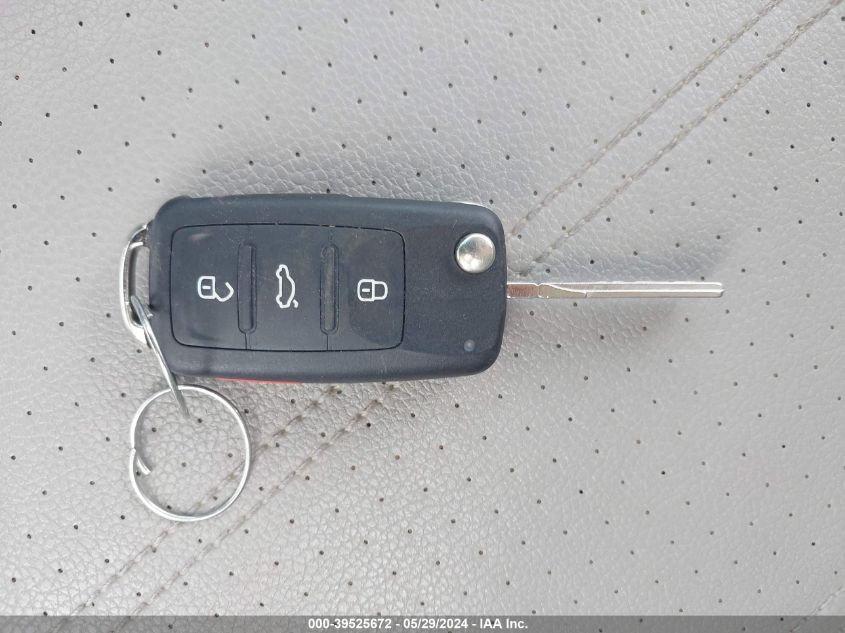 2015 Volkswagen Passat 2.0L Tdi Se VIN: 1VWBV7A33FC065702 Lot: 39525672