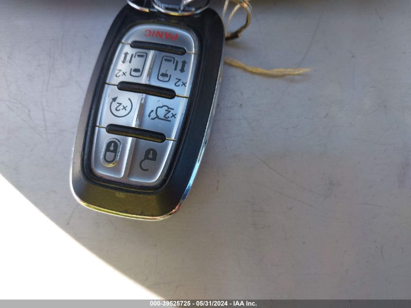 2017 Chrysler Pacifica Limited VIN: 2C4RC1GG0HR512348 Lot: 39525725