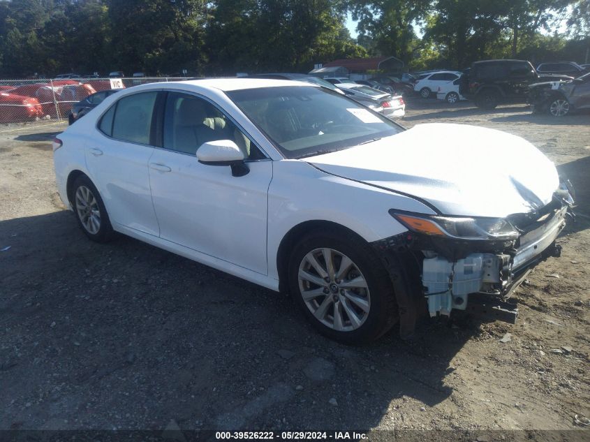 4T1B11HK1JU556101 2018 TOYOTA CAMRY - Image 1