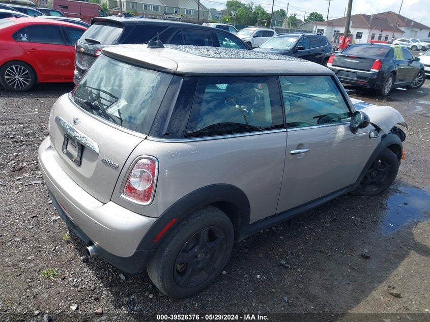 2013 Mini Hardtop Cooper VIN: WMWSU3C52DT372866 Lot: 39526376