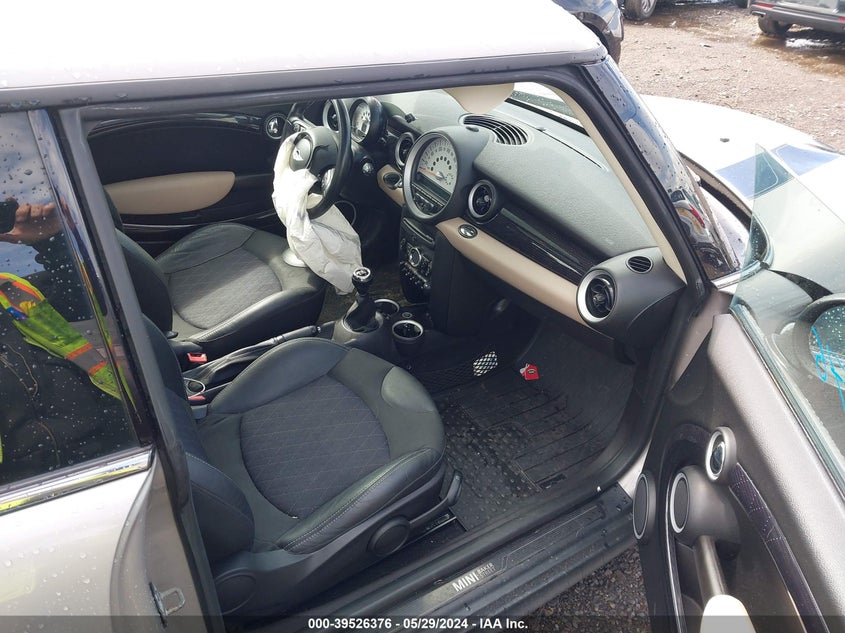 2013 Mini Hardtop Cooper VIN: WMWSU3C52DT372866 Lot: 39526376