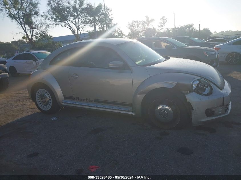 2013 Volkswagen Beetle 2.5L VIN: 3VWJX7AT1DM661232 Lot: 39526465