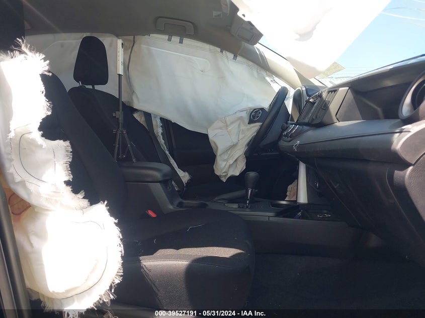 VIN 2T3BFREV1HW688288 2017 TOYOTA RAV4 LE