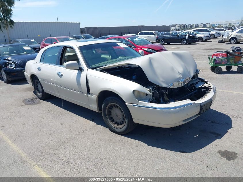 2002 Lincoln Town Car Cartier VIN: 1LNHM83W32Y628821 Lot: 39527565