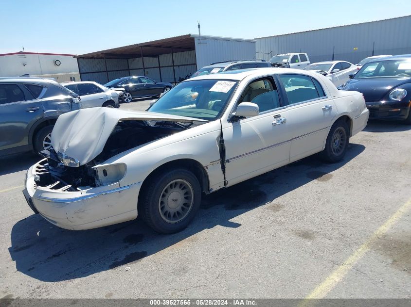 2002 Lincoln Town Car Cartier VIN: 1LNHM83W32Y628821 Lot: 39527565