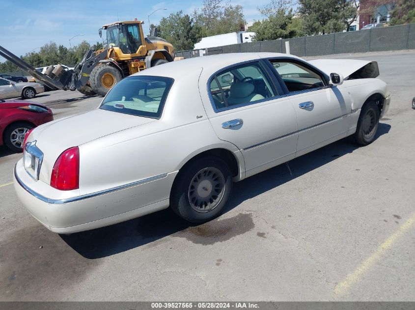 2002 Lincoln Town Car Cartier VIN: 1LNHM83W32Y628821 Lot: 39527565