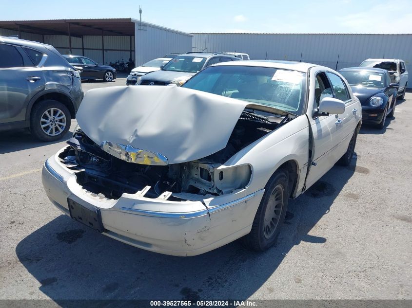 2002 Lincoln Town Car Cartier VIN: 1LNHM83W32Y628821 Lot: 39527565