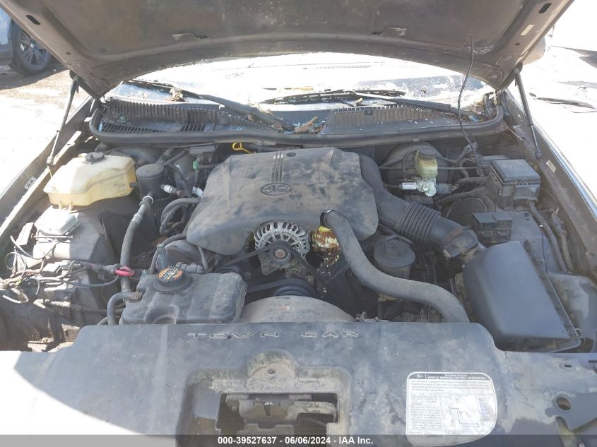 2000 Lincoln Town Car Signature VIN: 1LNHM82W5YY876840 Lot: 39527637