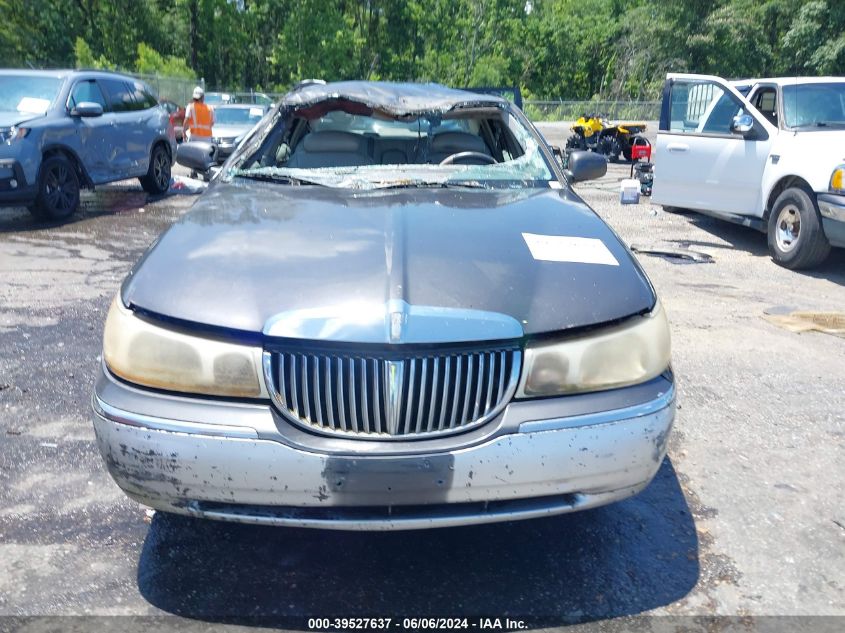 2000 Lincoln Town Car Signature VIN: 1LNHM82W5YY876840 Lot: 39527637