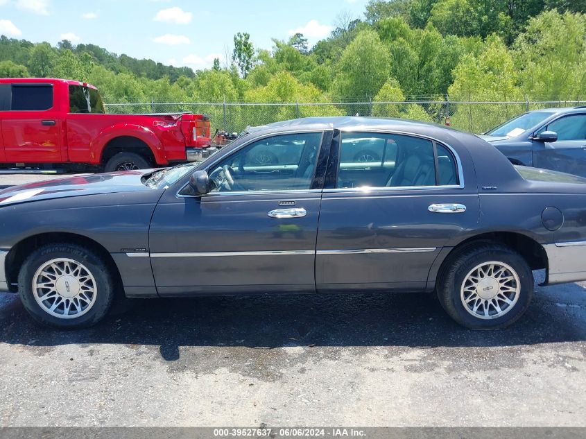 2000 Lincoln Town Car Signature VIN: 1LNHM82W5YY876840 Lot: 39527637