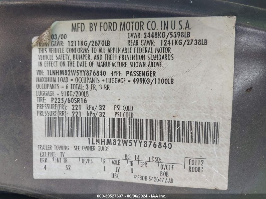 2000 Lincoln Town Car Signature VIN: 1LNHM82W5YY876840 Lot: 39527637