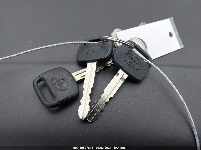 2000 Toyota Sienna Le VIN: 4T3ZF13C5YU209498 Lot: 39527815