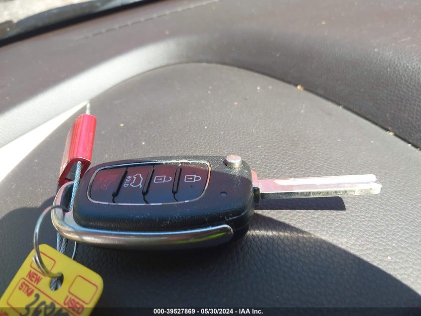 2017 Hyundai Santa Fe Sport 2.4L VIN: 5XYZU3LB0HG469895 Lot: 39527869