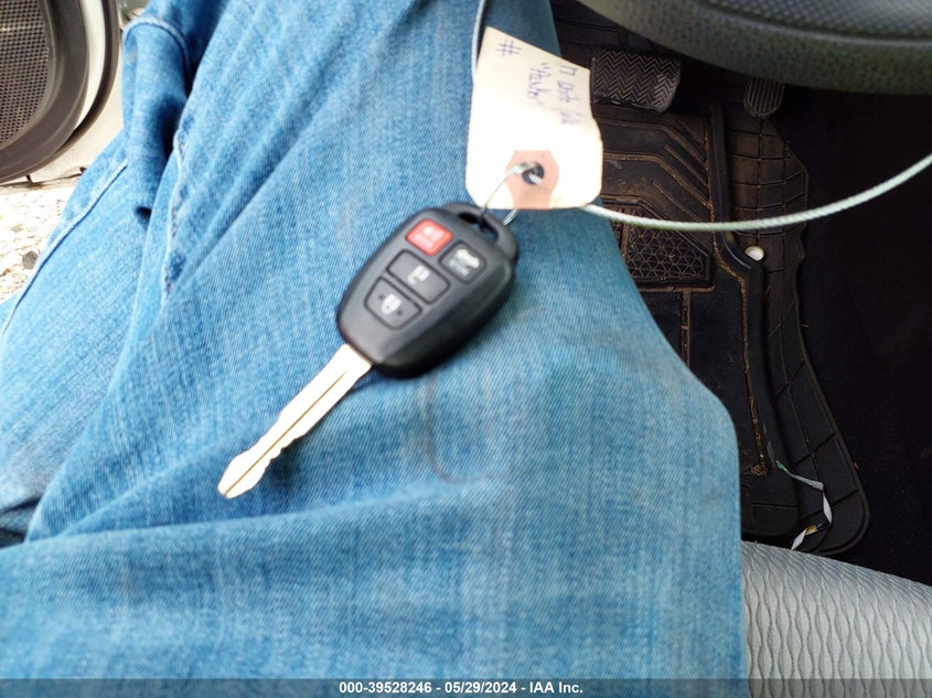 2017 Toyota Corolla Le VIN: 5YFBURHE8HP649676 Lot: 39528246