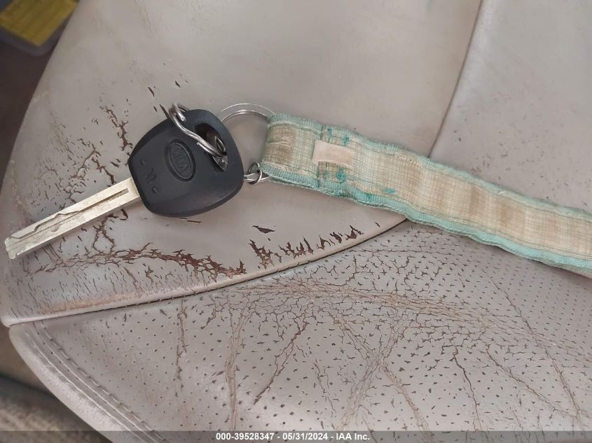 2005 Kia Amanti VIN: KNALD124055056437 Lot: 39528347