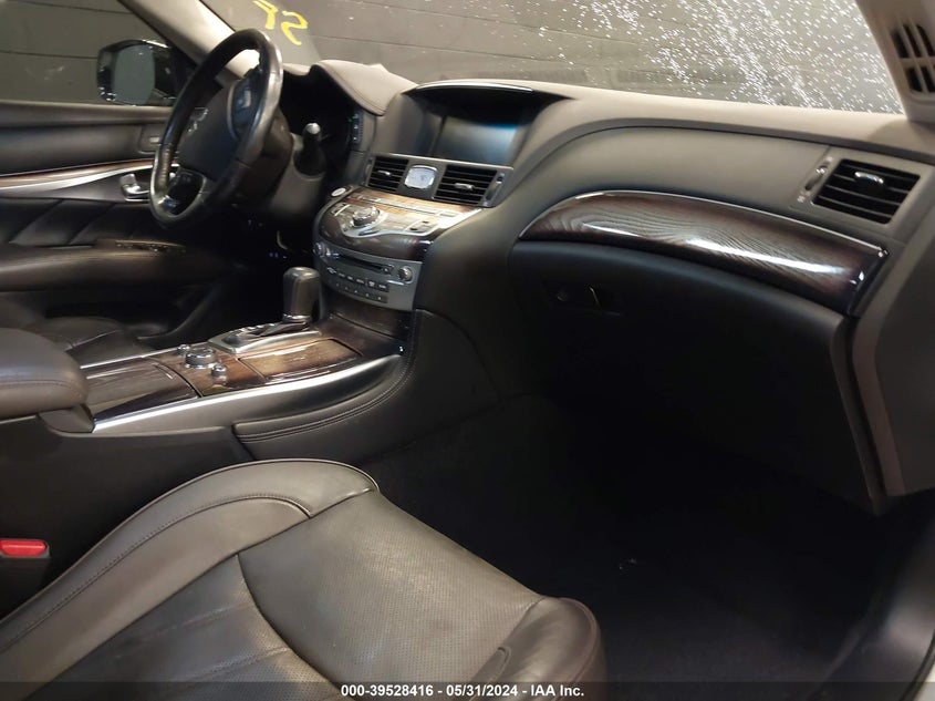 2019 Infiniti Q70L 3.7X Luxe VIN: JN1BY1PR6KM725239 Lot: 39528416