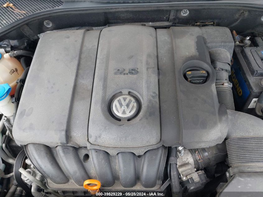 2013 Volkswagen Passat 2.5L Se VIN: 1VWBP7A32DC008981 Lot: 39529229