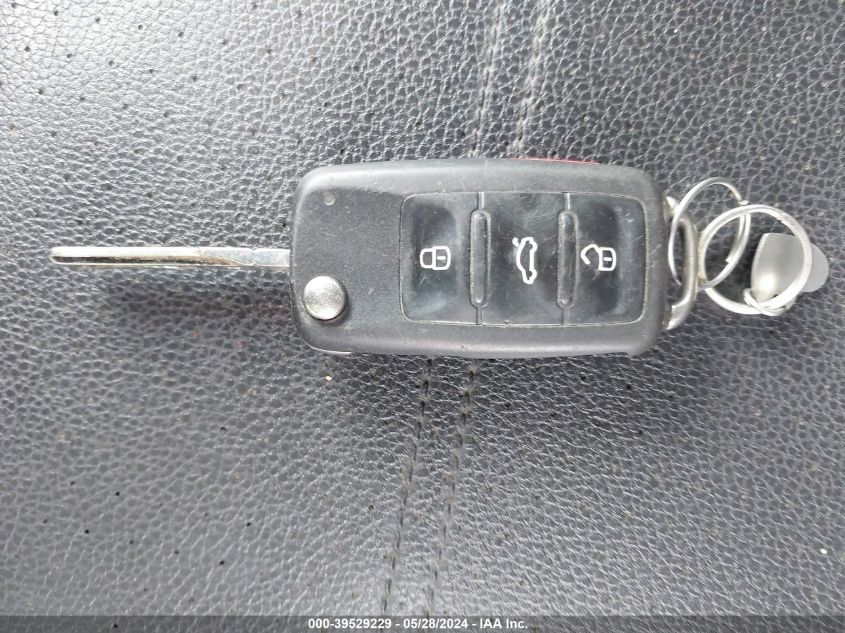 2013 Volkswagen Passat 2.5L Se VIN: 1VWBP7A32DC008981 Lot: 39529229