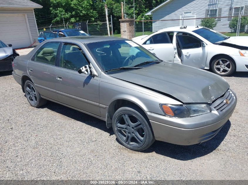 1999 Toyota Camry Le VIN: 4T1BG22K2XU422848 Lot: 39529336